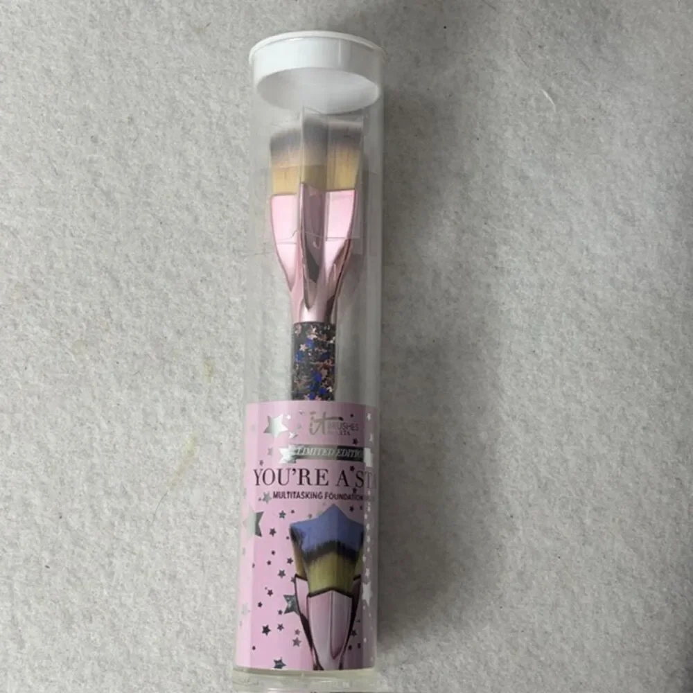 IT Brushes for ULTA You’re A Star multitasking foundation brush